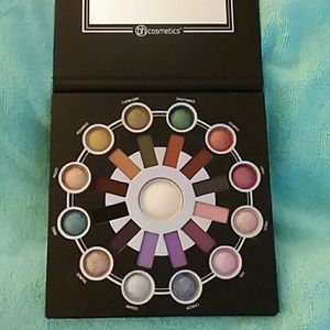 BH Cosmetics Zodiac eyeshadow & highlighter pallet